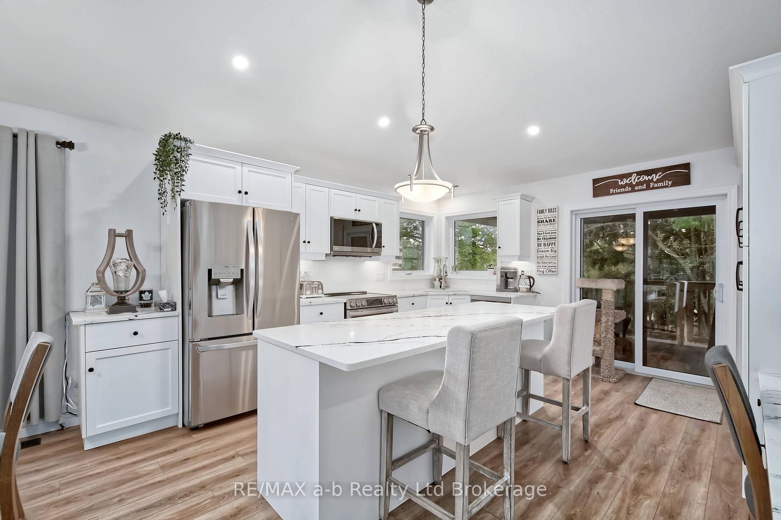 305 Robinson Street • Woodstock, ON photo 9