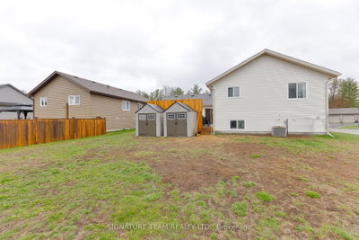 1017 Beatty Crescent — photo 5