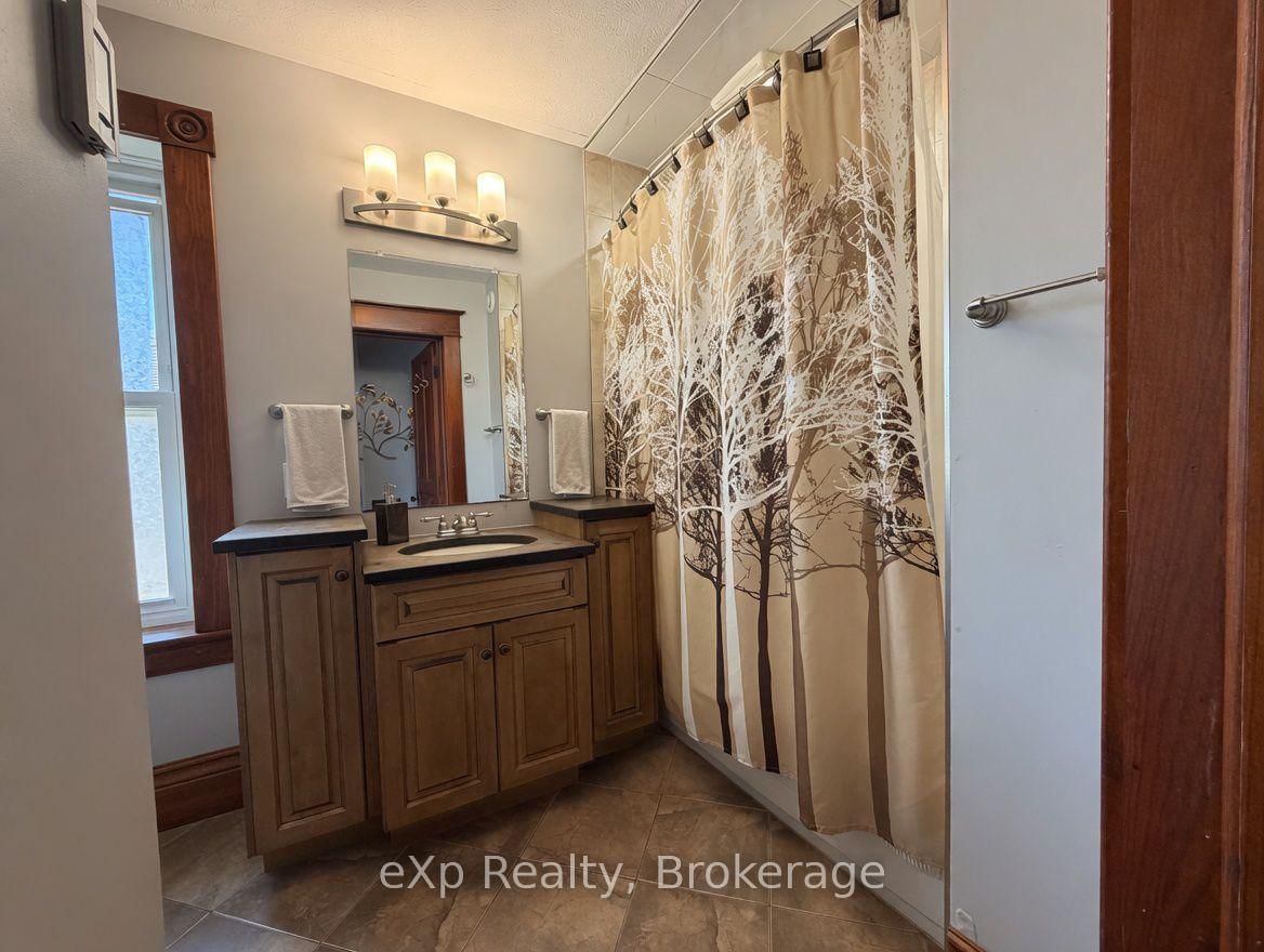 625 GIBSON Street • Brockton, ON photo 12