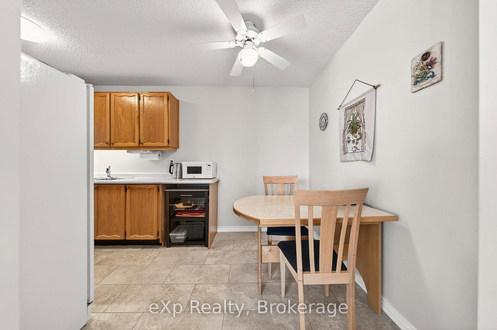 19 Woodlawn Road E, Unit 408 - Photo 16