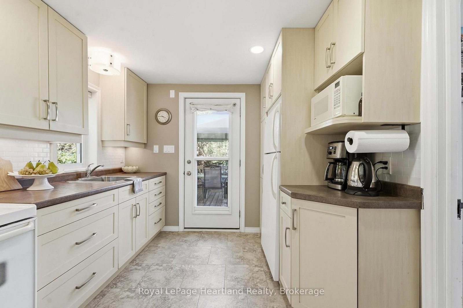 9 MAPLE Lane • Ashfield-Colborne-Wawanosh, ON photo 17
