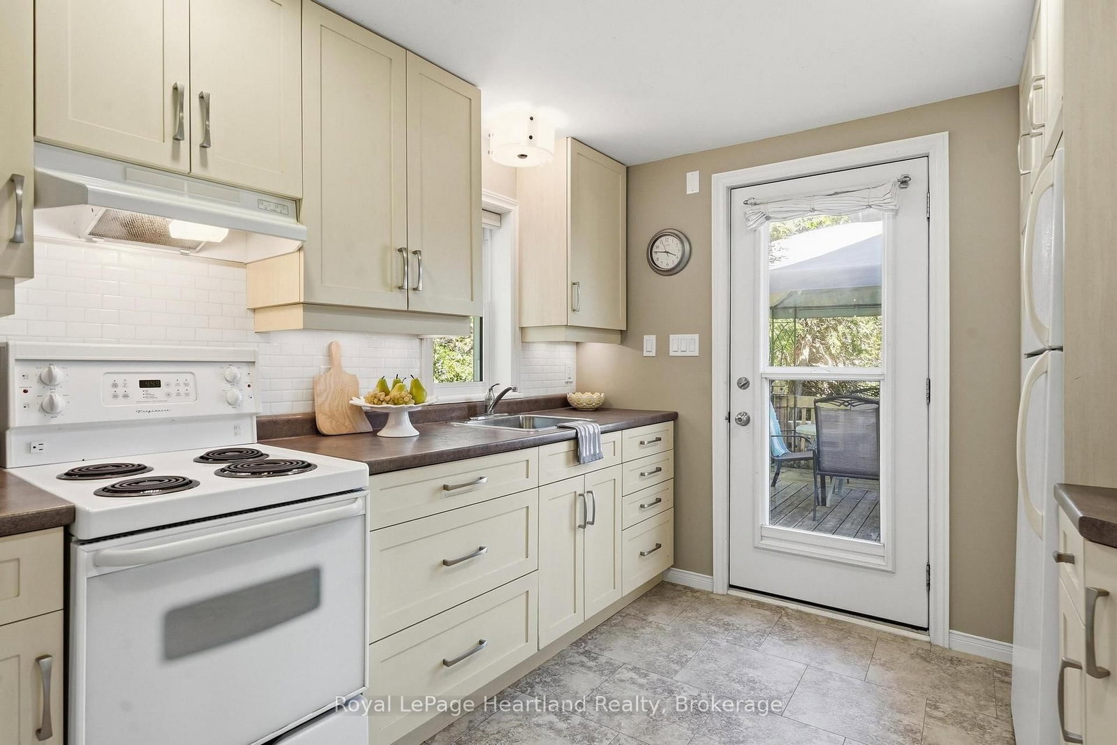 9 MAPLE Lane • Ashfield-Colborne-Wawanosh, ON photo 18