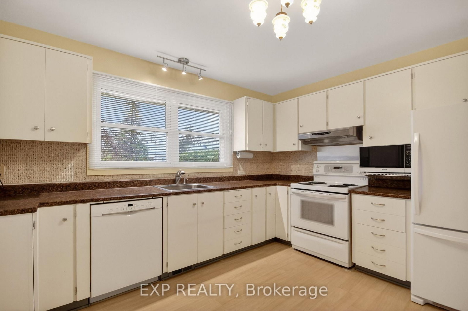 632 Chadburn Avenue • Ottawa, ON photo 7