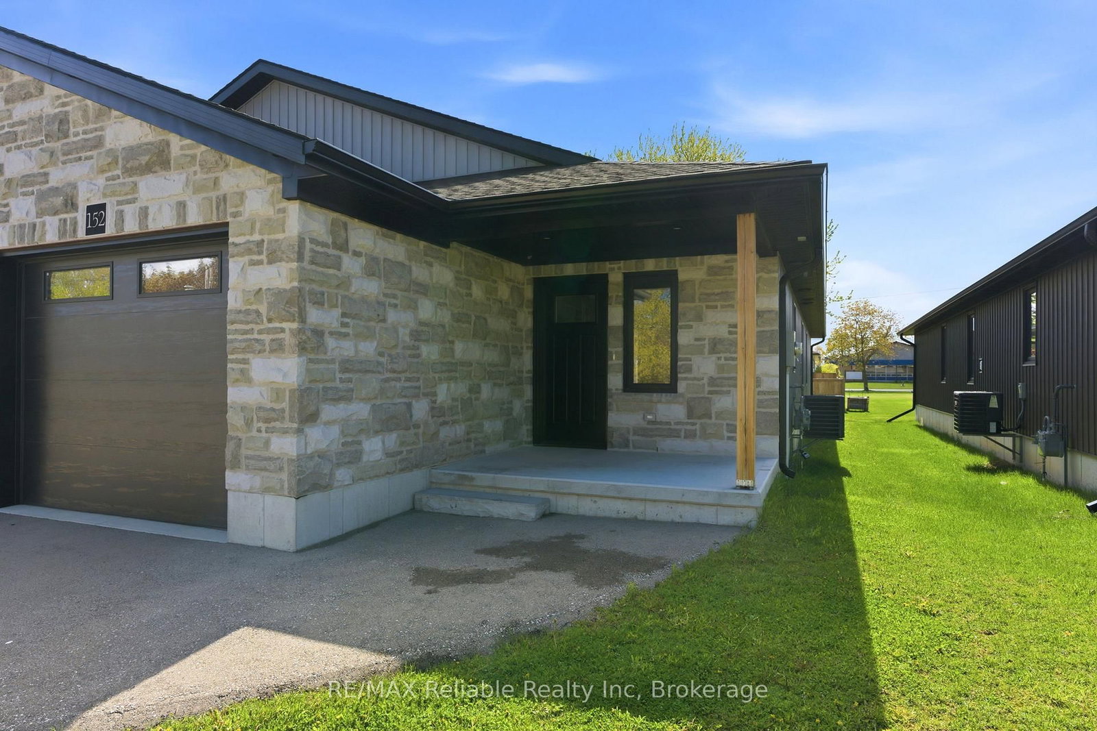 152 Sills Street • Huron East, ON photo 2