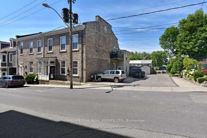 32 APPLE Street
