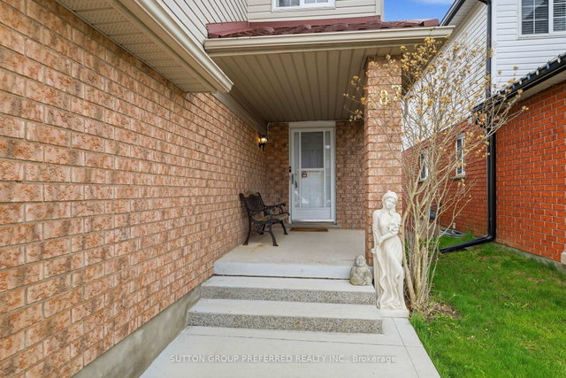 187 Hollyridge Crescent