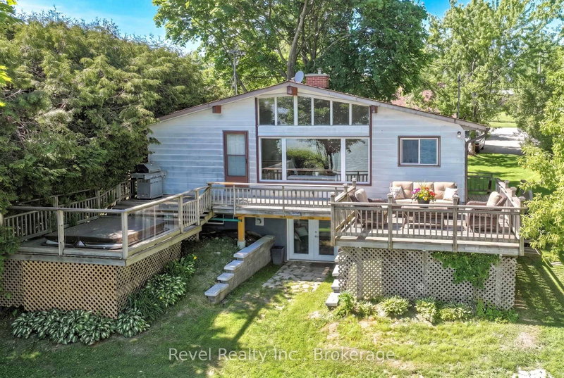 18 Lakeview Boulevard