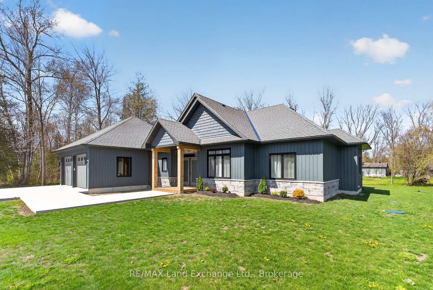 244 St Arnaud Street • Huron-Kinloss, ON photo 2