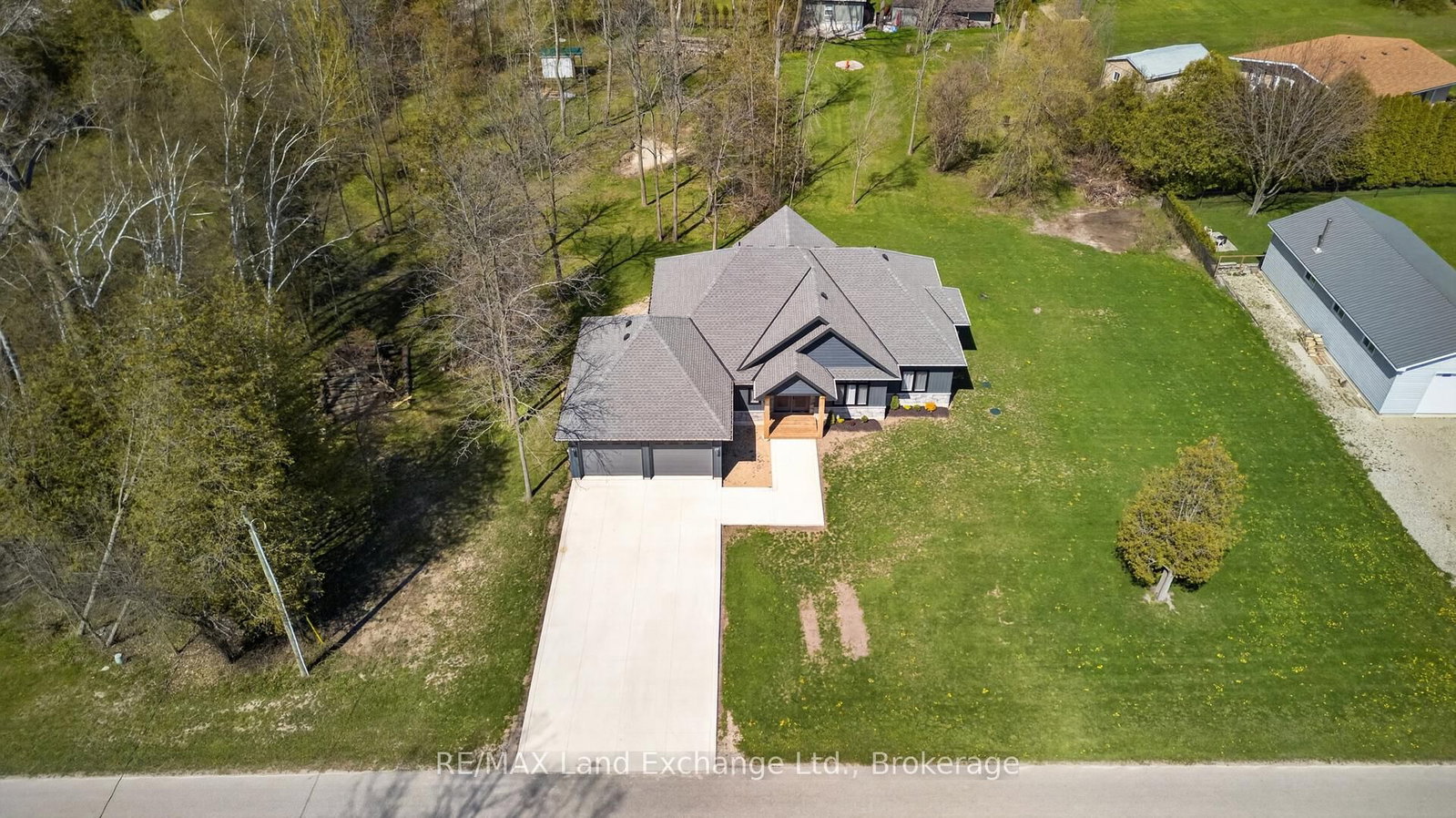 244 St Arnaud Street • Huron-Kinloss, ON photo 3