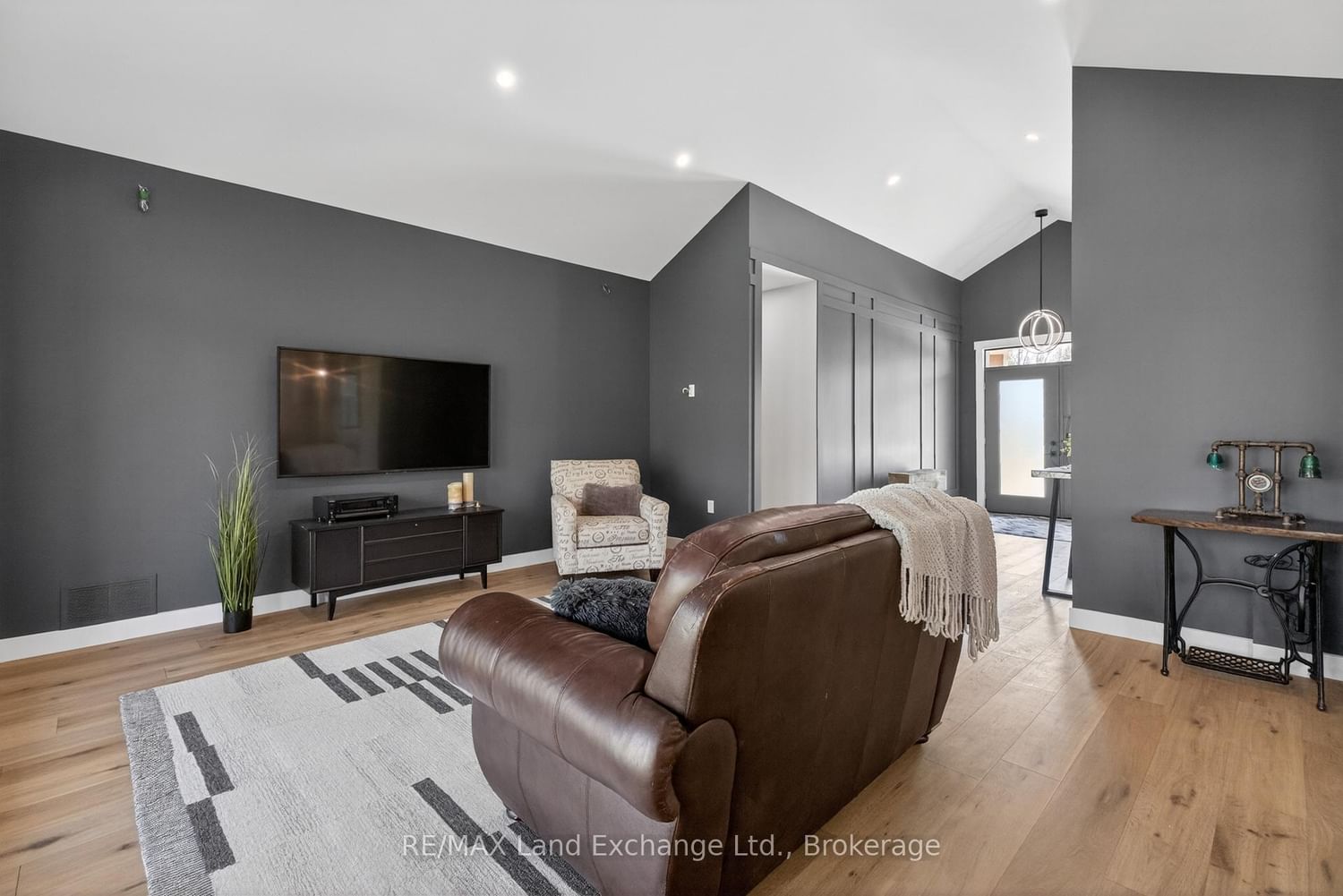 244 St Arnaud Street • Huron-Kinloss, ON photo 9