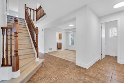 799 Oakcrossing Road • London North, ON photo 7