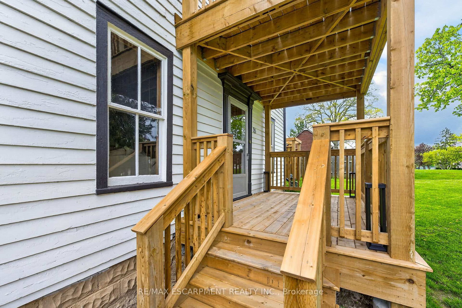 35 OTTAWA Street S • Haldimand, ON photo 4