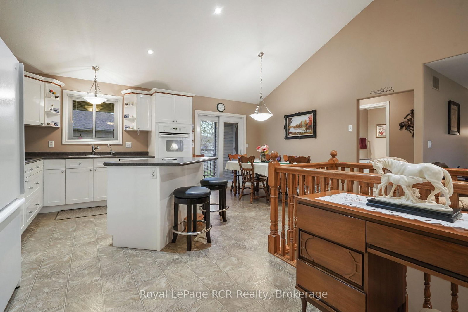 570 S Reserve Avenue • North Perth, ON photo 12