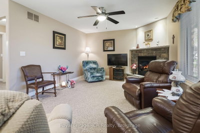 570 S Reserve Avenue • North Perth, ON photo 7