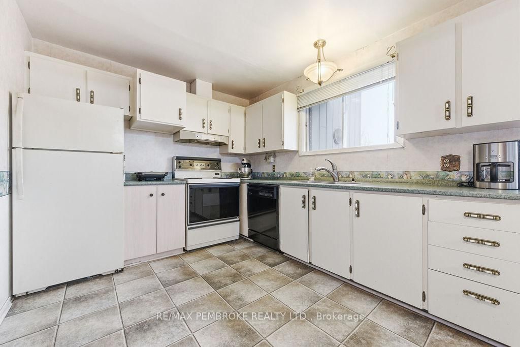 20 Maple Avenue • Petawawa, ON photo 13