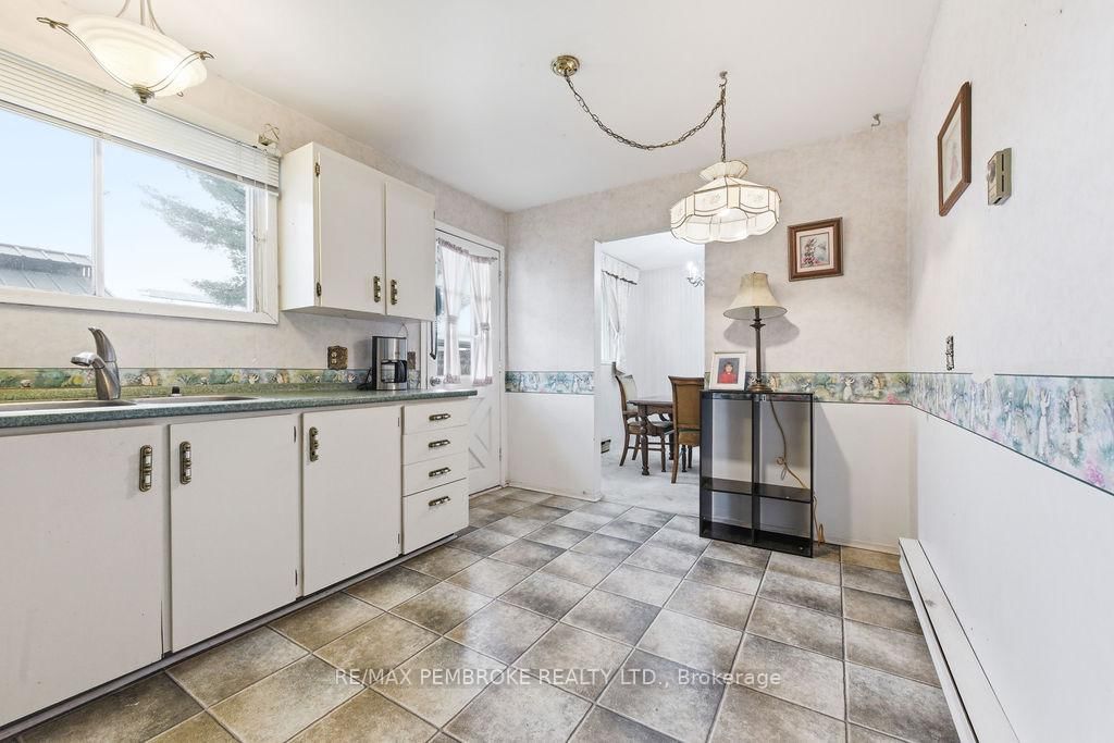 20 Maple Avenue • Petawawa, ON photo 14
