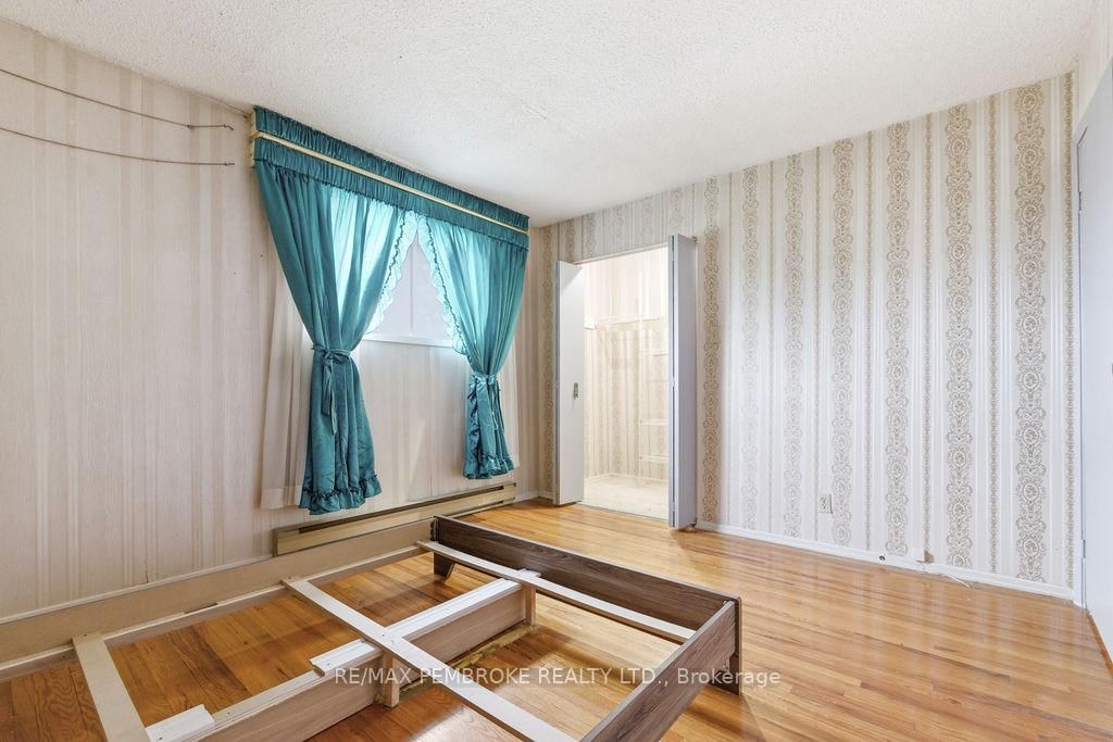 20 Maple Avenue • Petawawa, ON photo 23