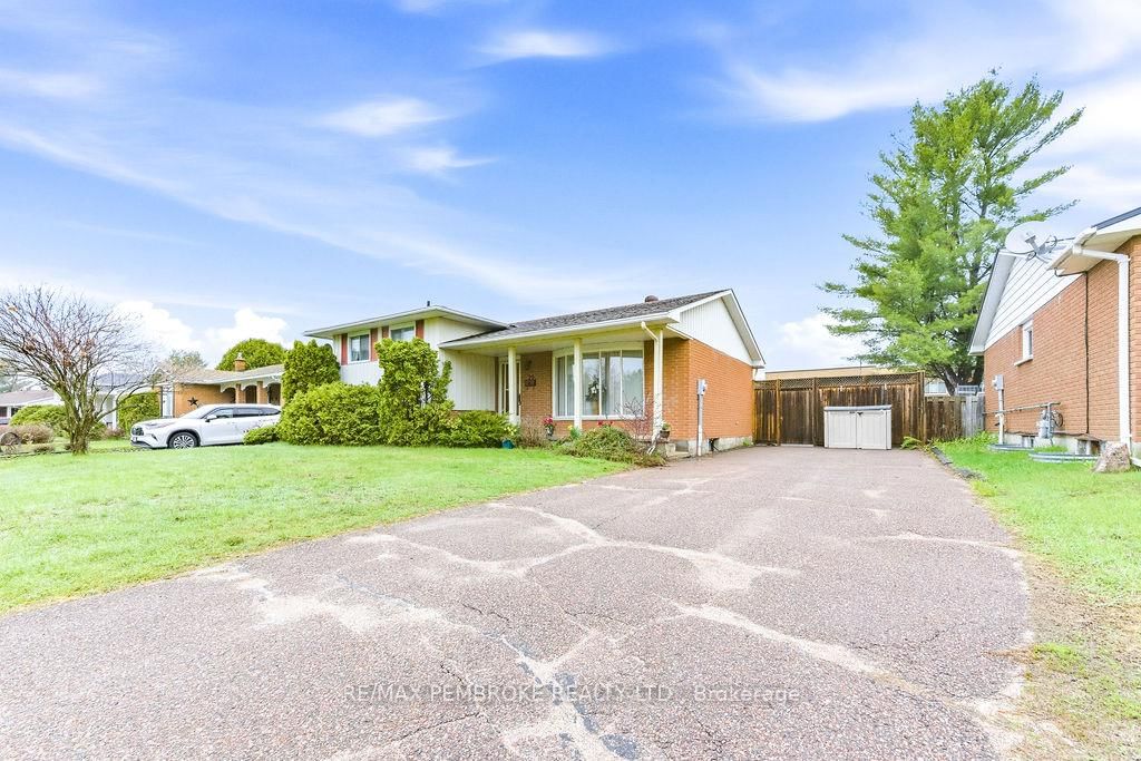 20 Maple Avenue • Petawawa, ON photo 3