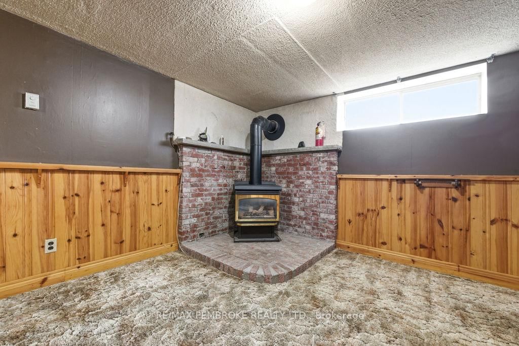 20 Maple Avenue • Petawawa, ON photo 31