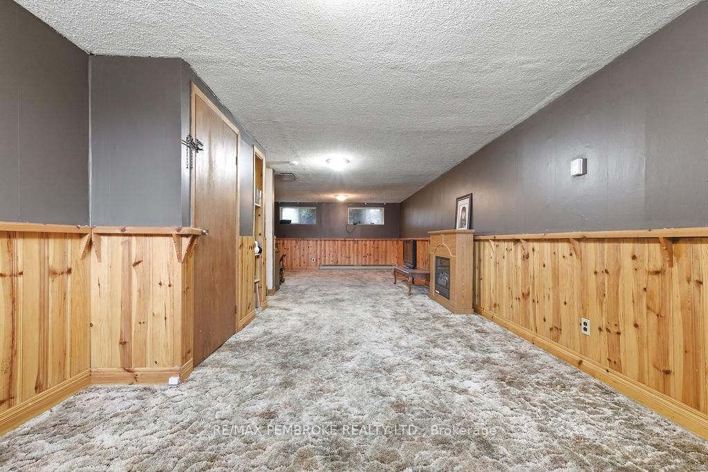 20 Maple Avenue • Petawawa, ON photo 32