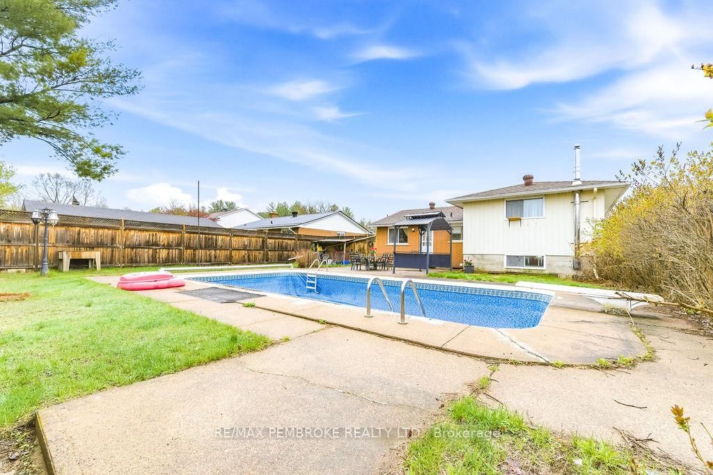 20 Maple Avenue • Petawawa, ON photo 37