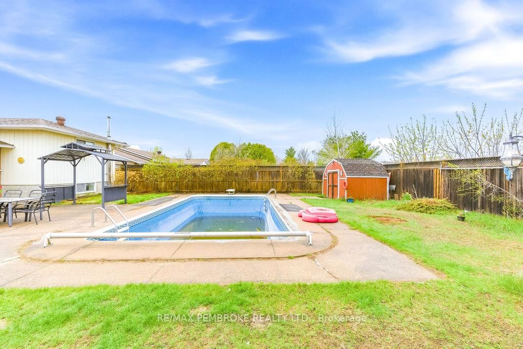 20 Maple Avenue • Petawawa, ON photo 38