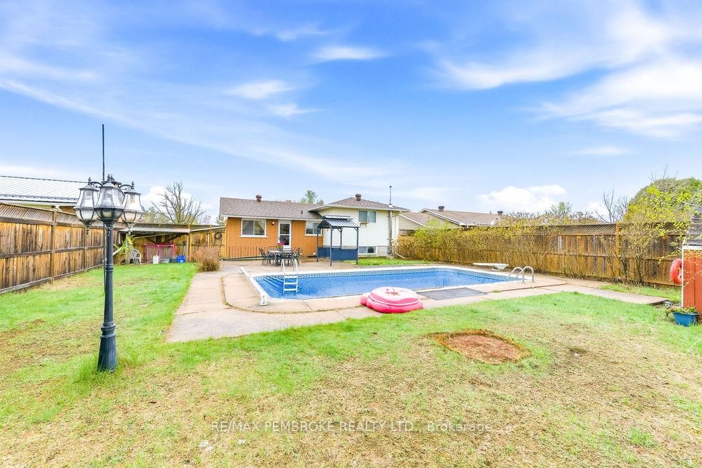 20 Maple Avenue • Petawawa, ON photo 39
