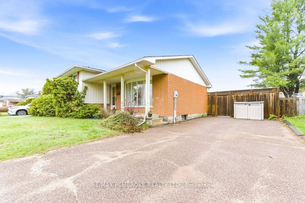 20 Maple Avenue • Petawawa, ON photo 4