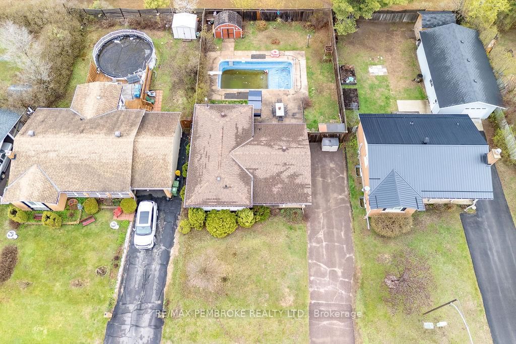20 Maple Avenue • Petawawa, ON photo 43