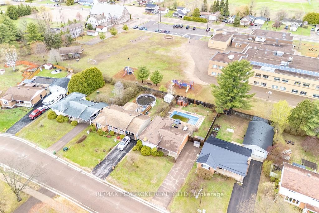 20 Maple Avenue • Petawawa, ON photo 45