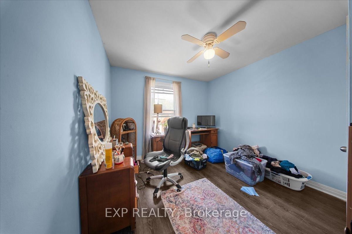208 Montfort Street - Photo 12