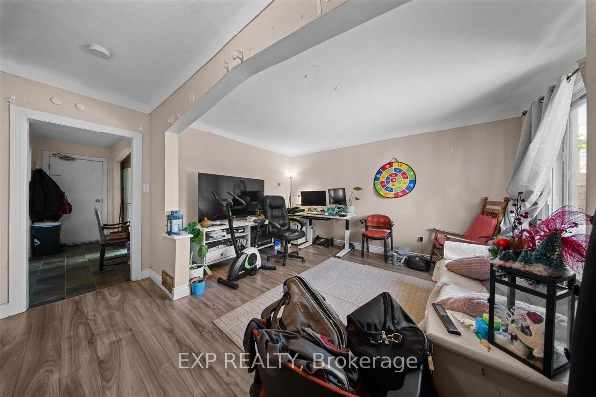 208 Montfort Street - Photo 14