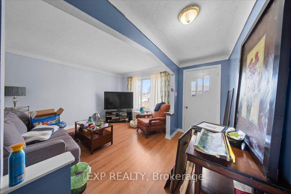 208 Montfort Street • Ottawa, ON photo 8