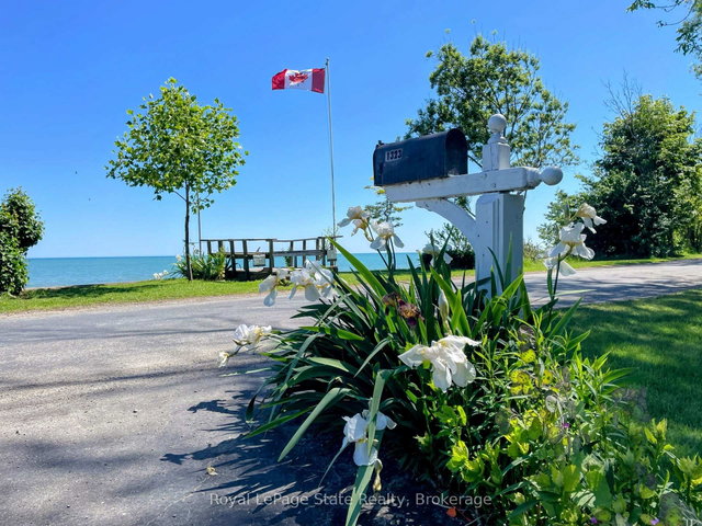 1323 Lakeshore Road