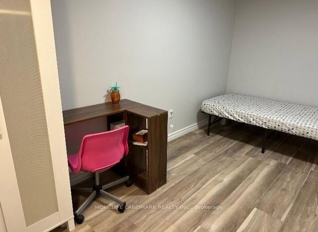 Basement Rm - 583 Edinburgh Road S