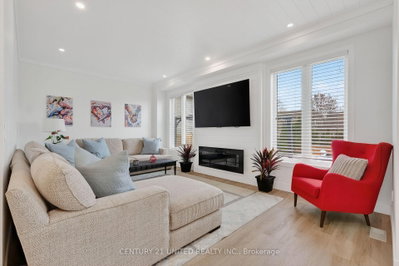 696 FISHER Street • Cobourg, ON photo 2