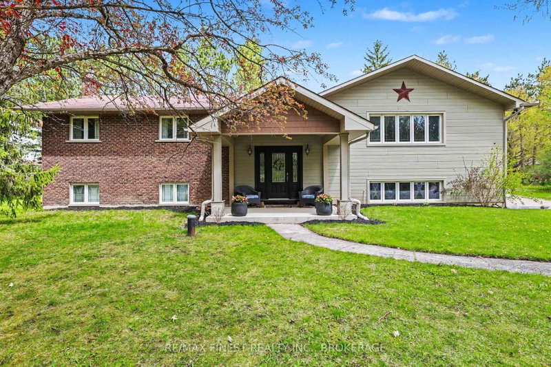 home for sale on 2518 Rideau Ferry Road