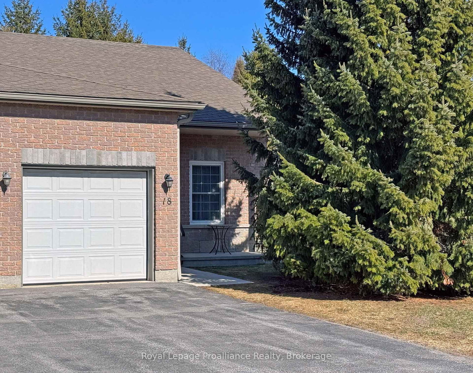 Townhouse sold at 18-1 Rosemary Court, Prince Edward County, Ontario, K0K 2T0 - Picton Ward - MLS: X13136784