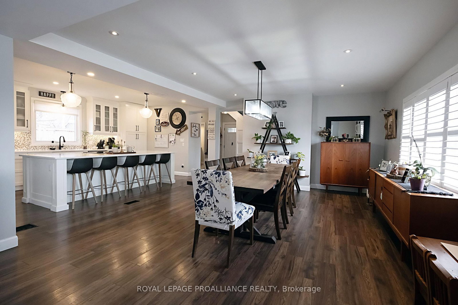 306 Dundas Street W • Quinte West, ON photo 12