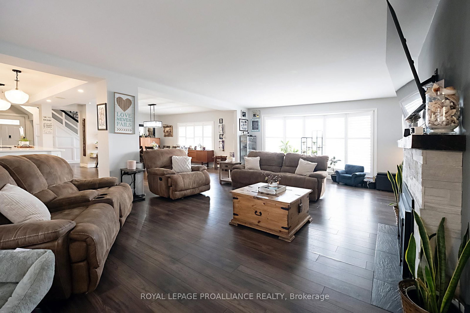 306 Dundas Street W • Quinte West, ON photo 19