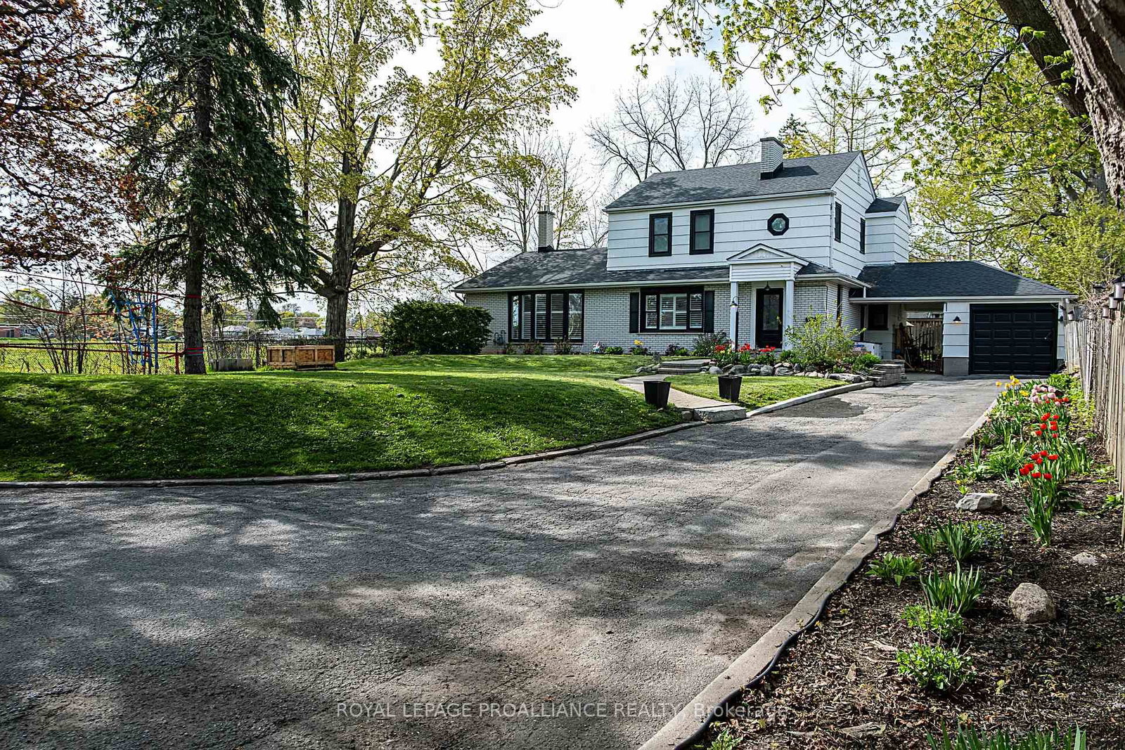 306 Dundas Street W • Quinte West, ON photo 4