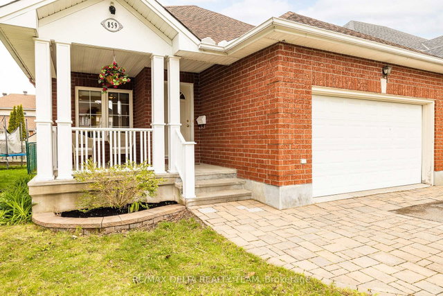 859 Giant Cedars Crescent