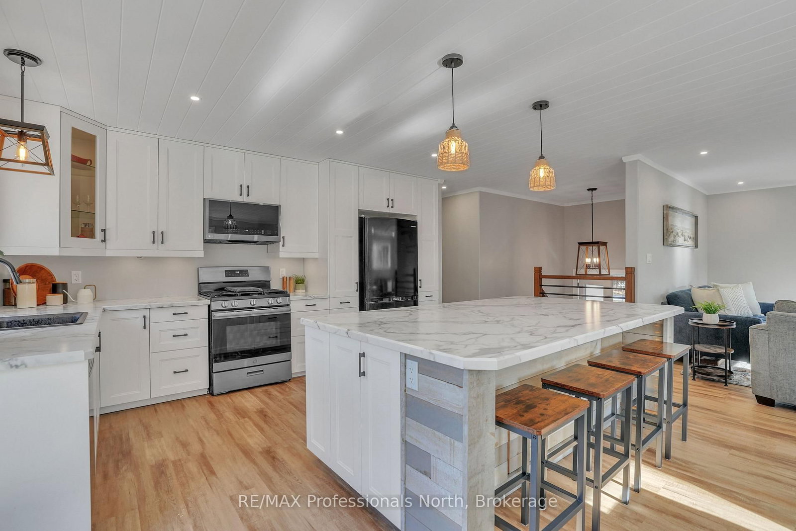 79 Mainhood Road • Huntsville, ON photo 6