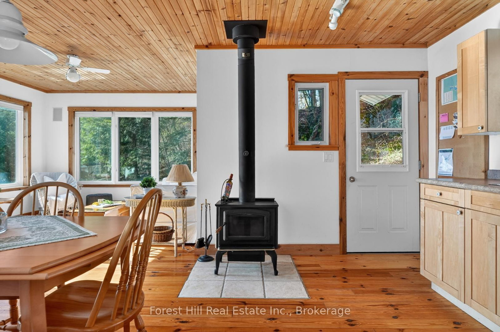 10835 Raven Lake West Shore Township • Algonquin Highlands, ON photo 41