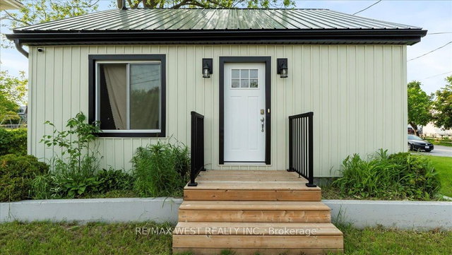 134 Dundas Street W
