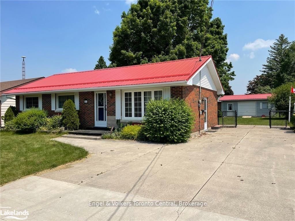 27 Herbert Avenue • Grey Highlands, ON photo 1