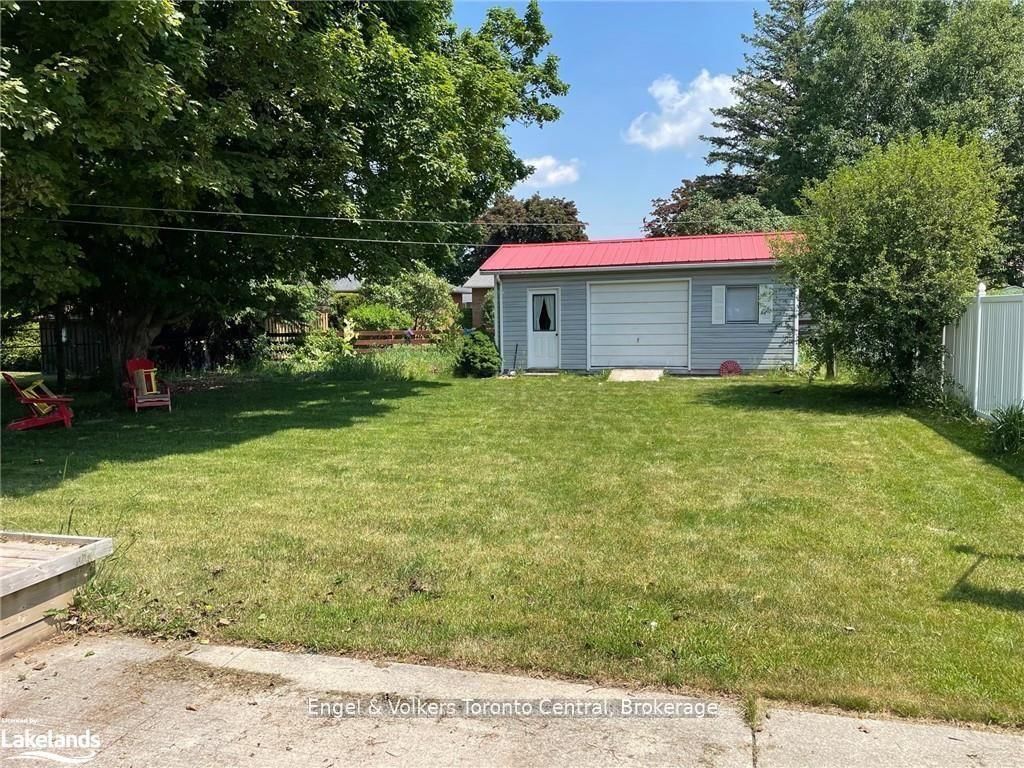 27 Herbert Avenue • Grey Highlands, ON photo 11