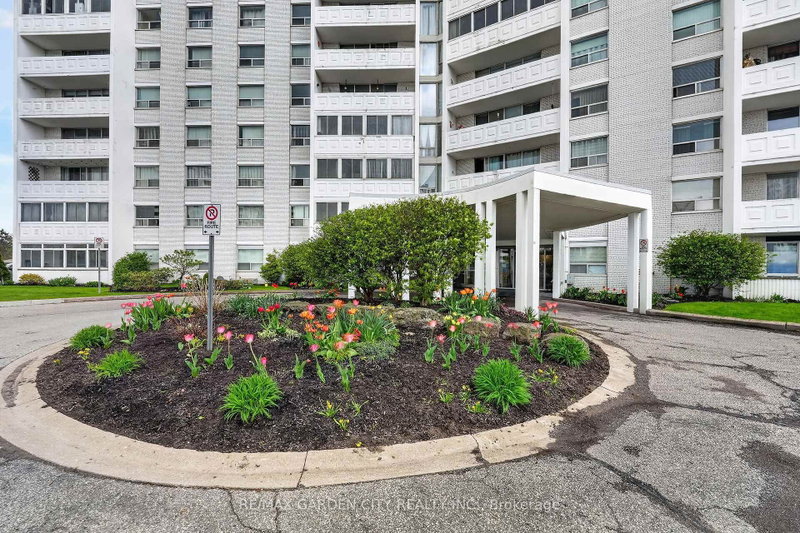 35 Towering Heights Blvd photo 4