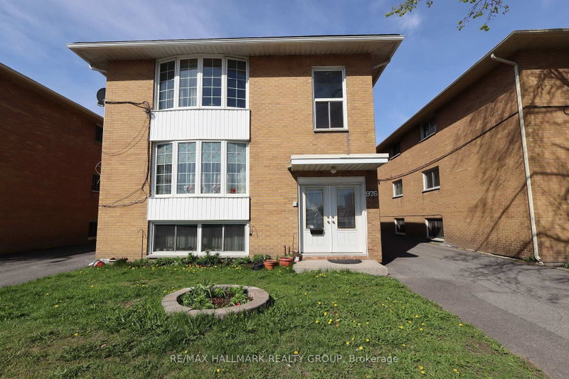 home for lease on 2-976 St Laurent Boulevard