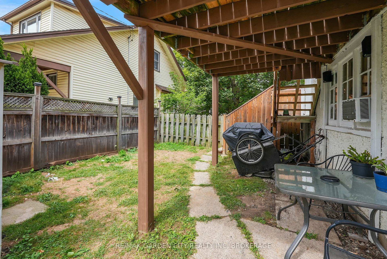 213 Geneva Street • St. Catharines, ON photo 22